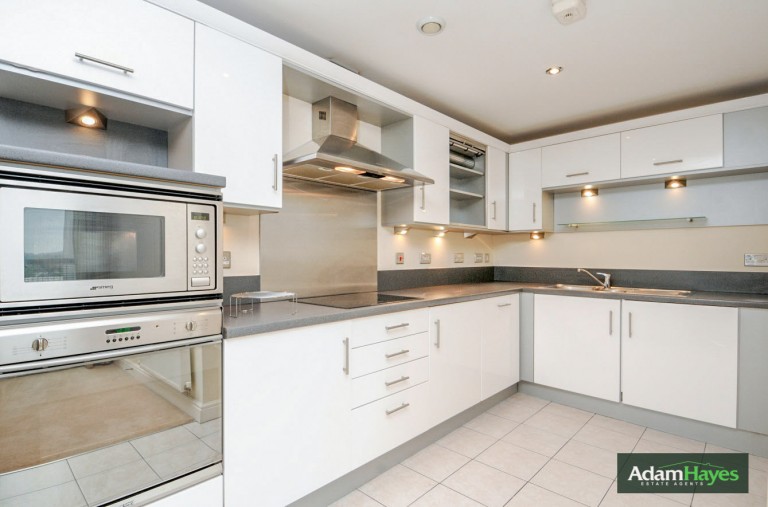 Kingsway, North Finchley, N12