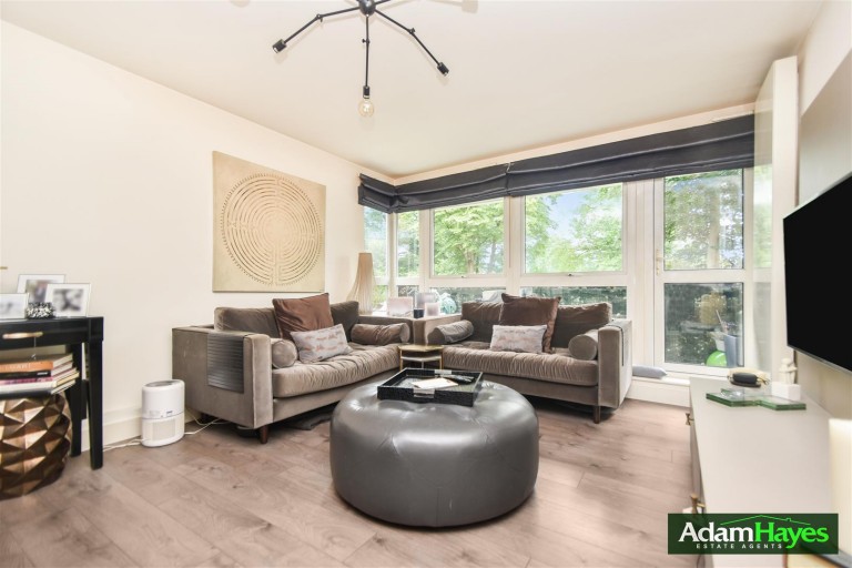 Hendon Lane, Finchley Central, N3