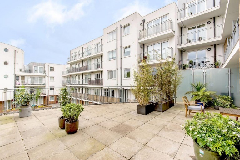 Lankaster Gardens, East Finchley, N2