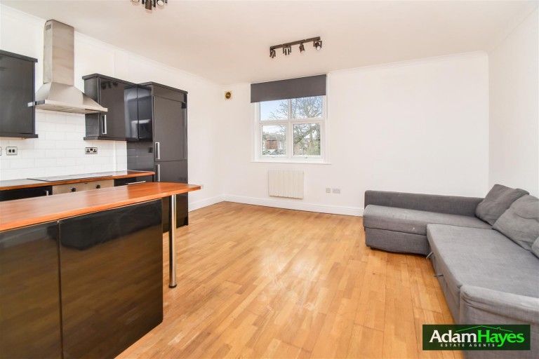 Cornwall Avenue, Finchley Central, N3