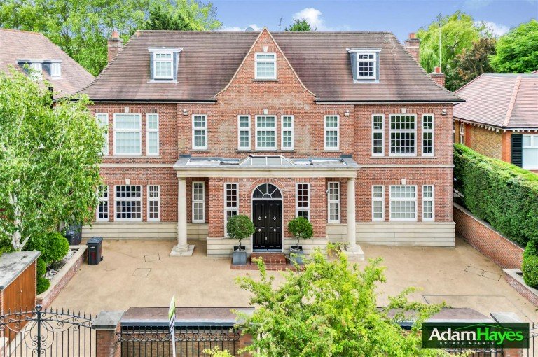 The Bishops Avenue, East Finchley, N2