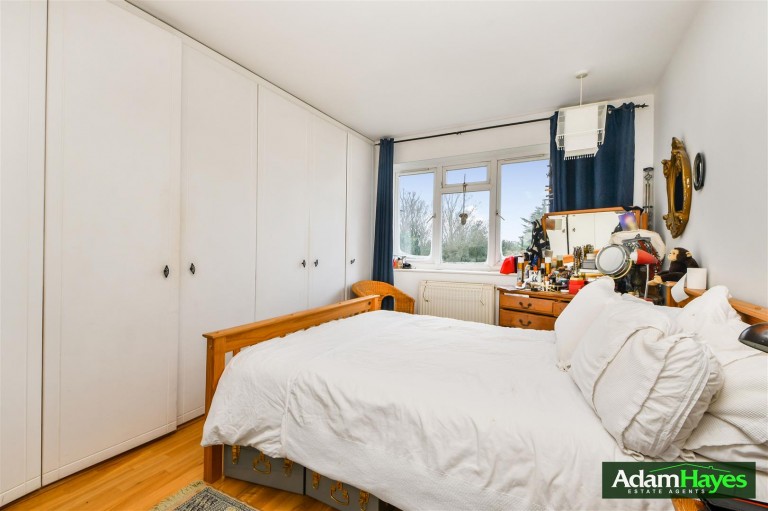 North Mount, High Road, N20