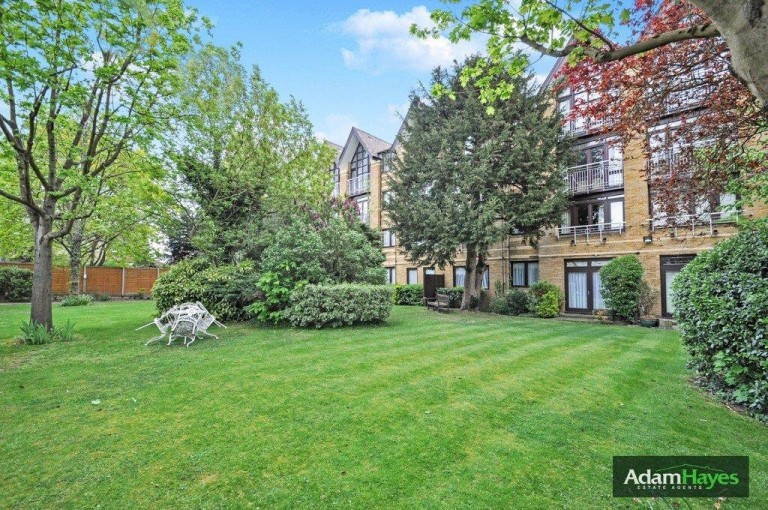 Sandringham Gardens, North Finchley,N12