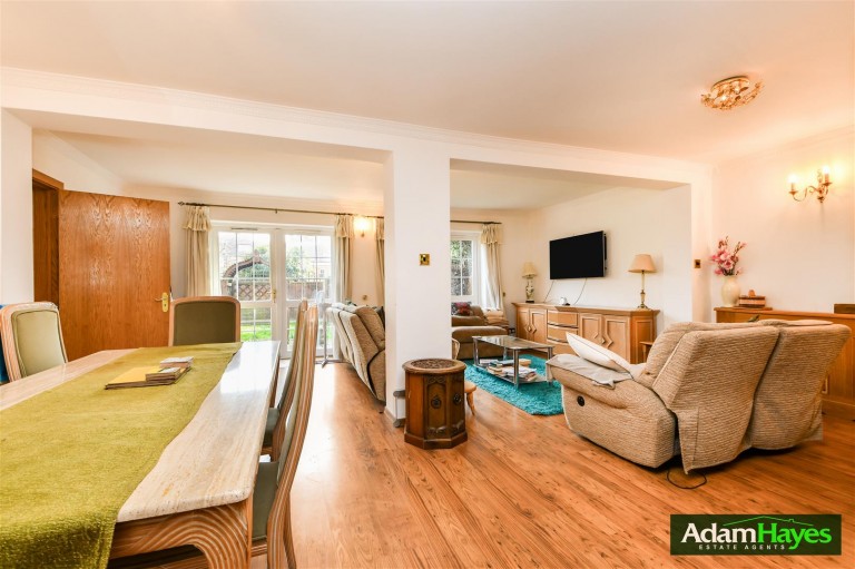 Kingsgate Avenue, Finchley, N3