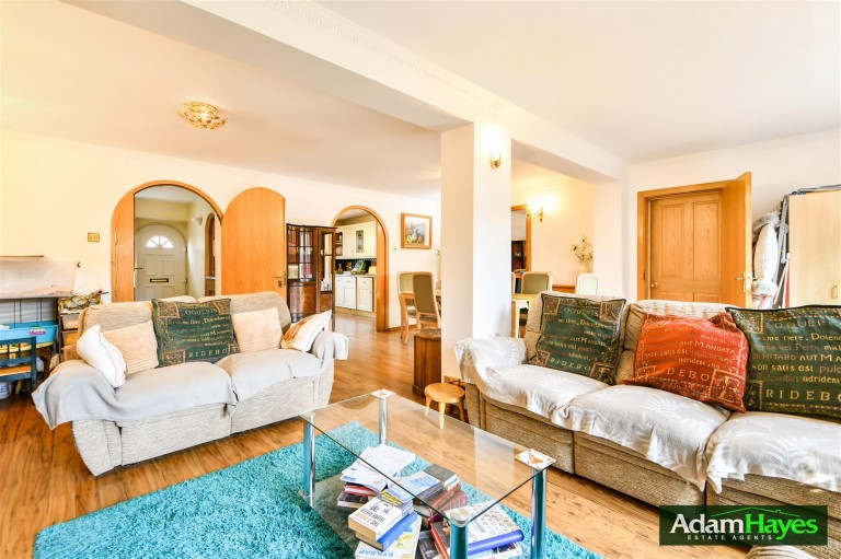 Kingsgate Avenue, Finchley, N3