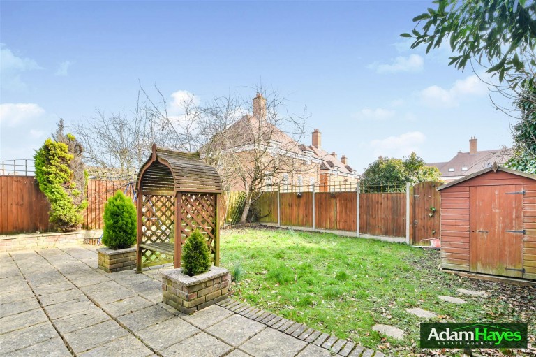 Kingsgate Avenue, Finchley, N3