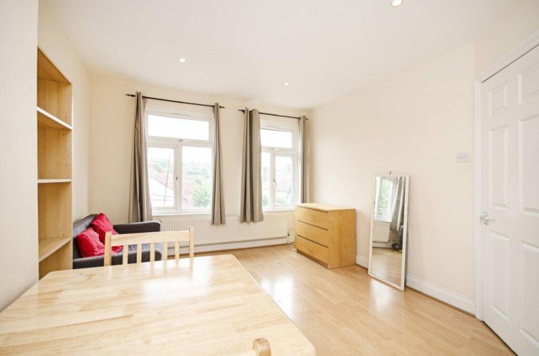 Finchley Road, Temple Fortune, NW11