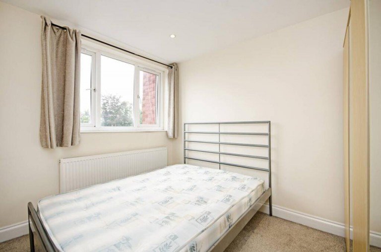 Finchley Road, Temple Fortune, NW11