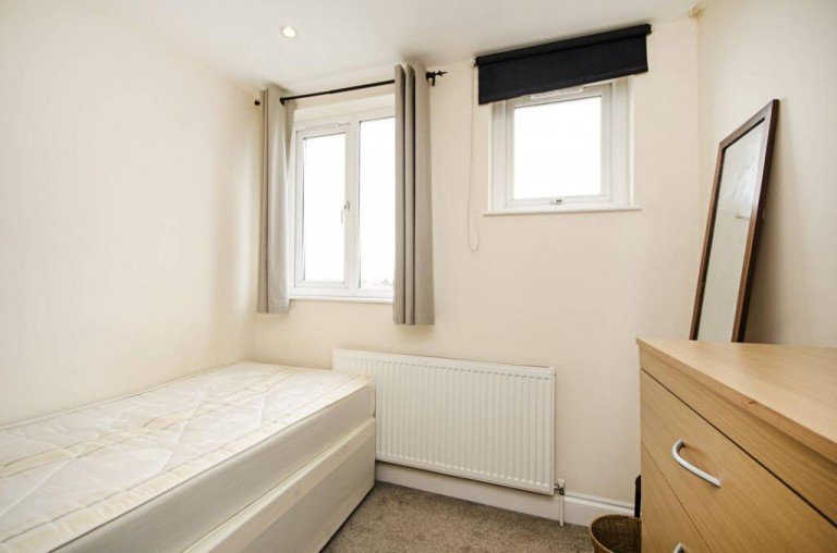 Finchley Road, Temple Fortune, NW11