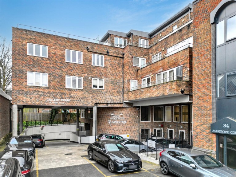 Arcadia Avenue, Finchley Central, N3