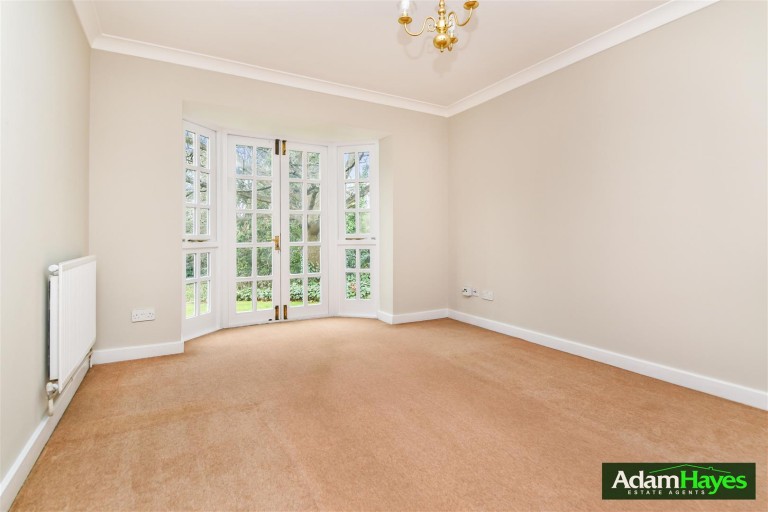 Holden Road, Woodside Park, N12