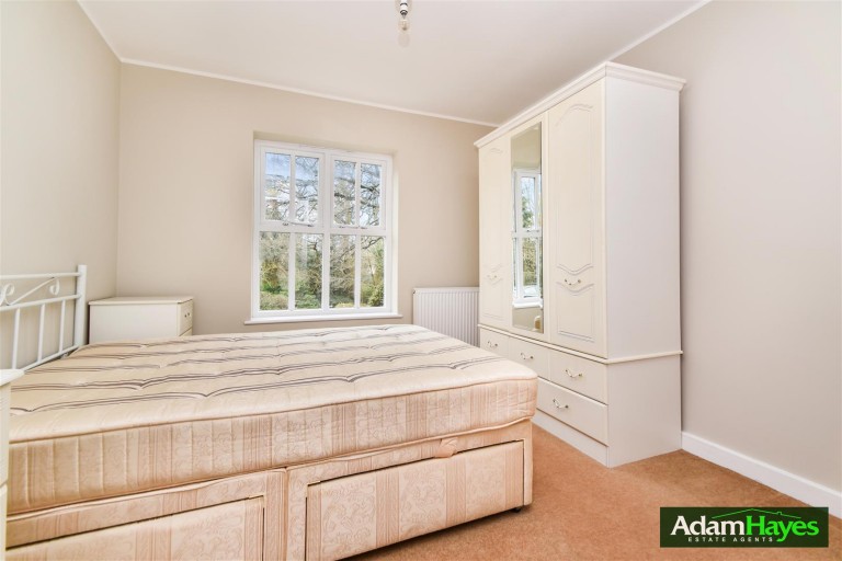 Holden Road, Woodside Park, N12