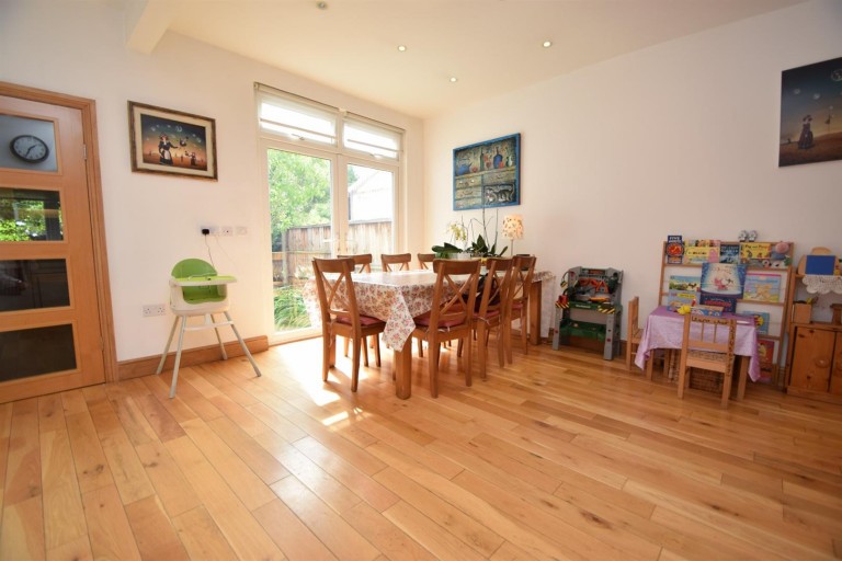 Leeside Crescent, Golders Green, NW11