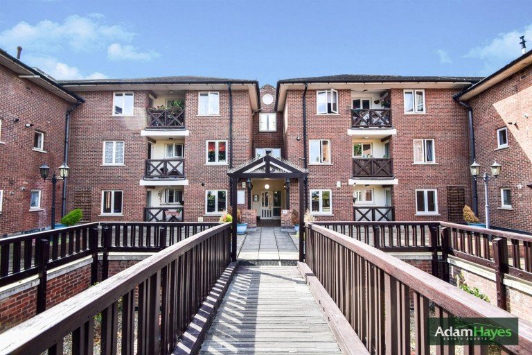 Holden Road, Woodside Park, N12