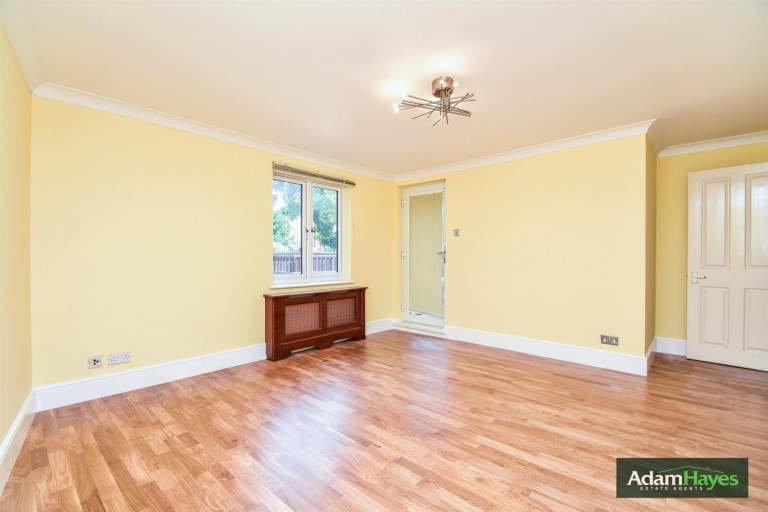 Holden Road, Woodside Park, N12
