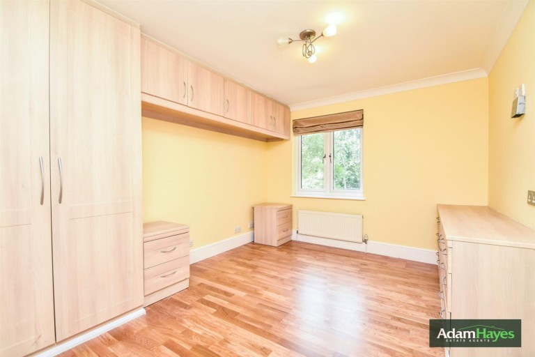 Holden Road, Woodside Park, N12