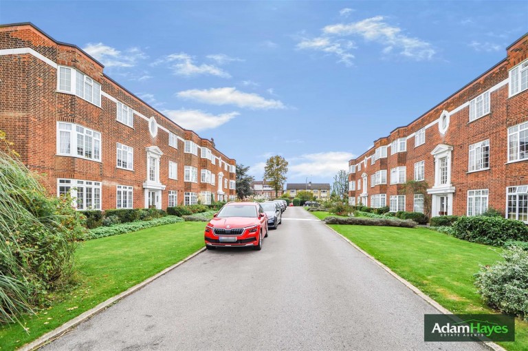 Ballards Lane, Finchley Central, N3