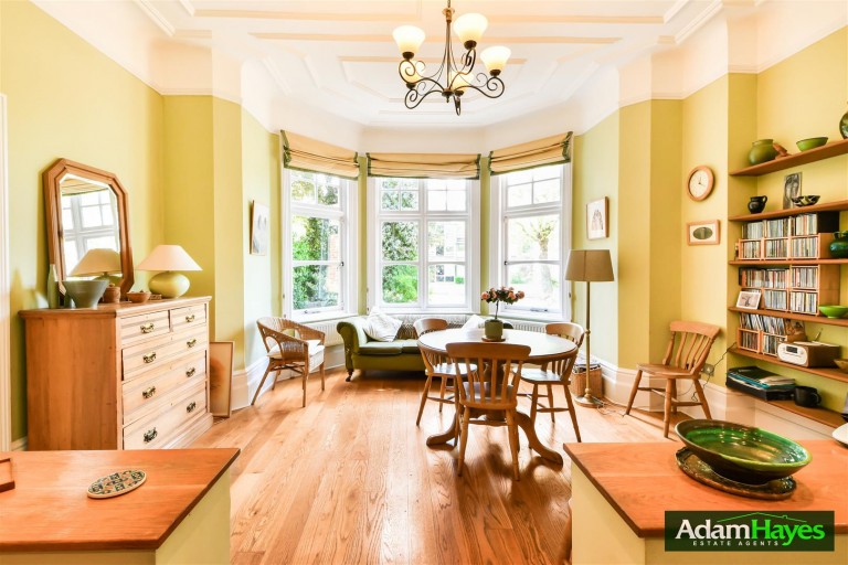 Great North Road, East Finchley, N2