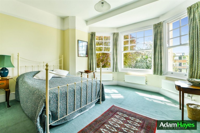 Great North Road, East Finchley, N2