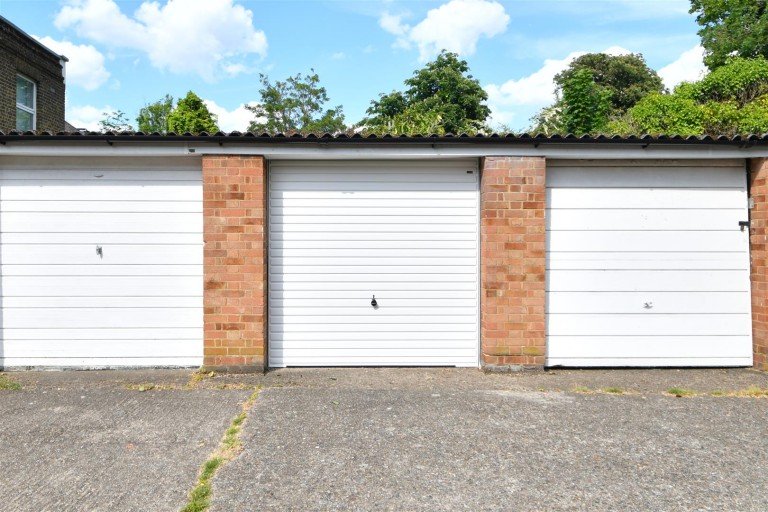 Moss Hall Grove, North Finchley, N12