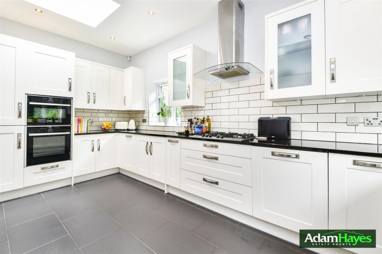 Woodside Grove, North Finchley, N12