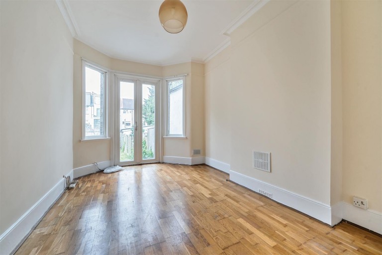 Woodlands Avenue, Finchley Central, N3