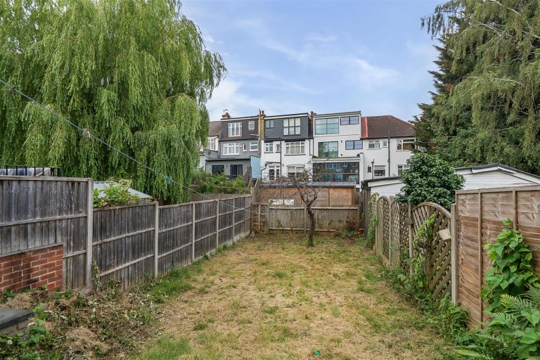 Woodlands Avenue, Finchley Central, N3
