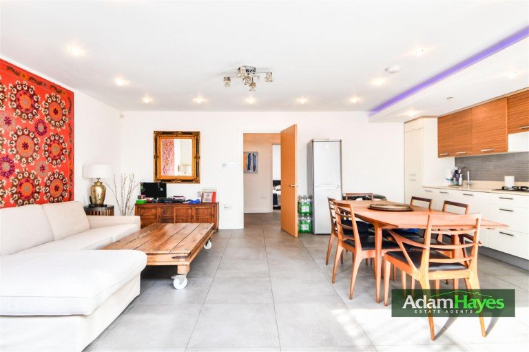 Brompton Mews, North Finchley, N12