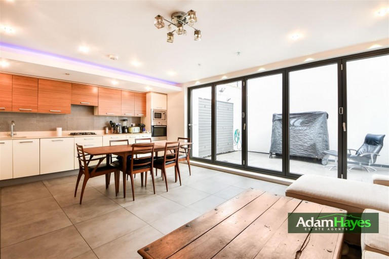 Brompton Mews, North Finchley, N12