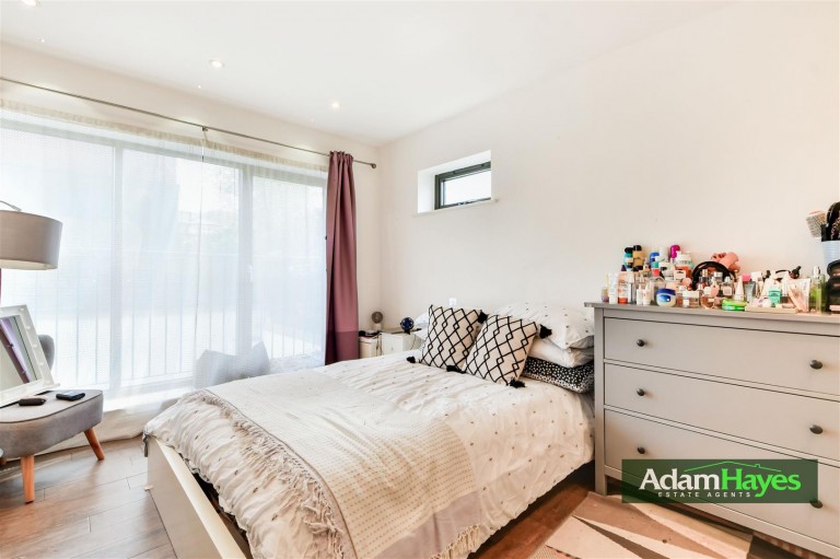 Brompton Mews, North Finchley, N12