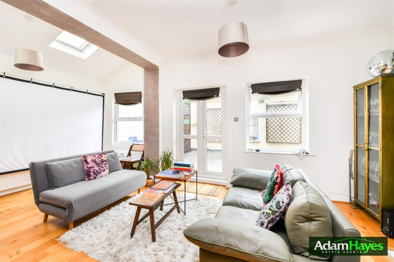 Princes Avenue, Finchley Central, N3