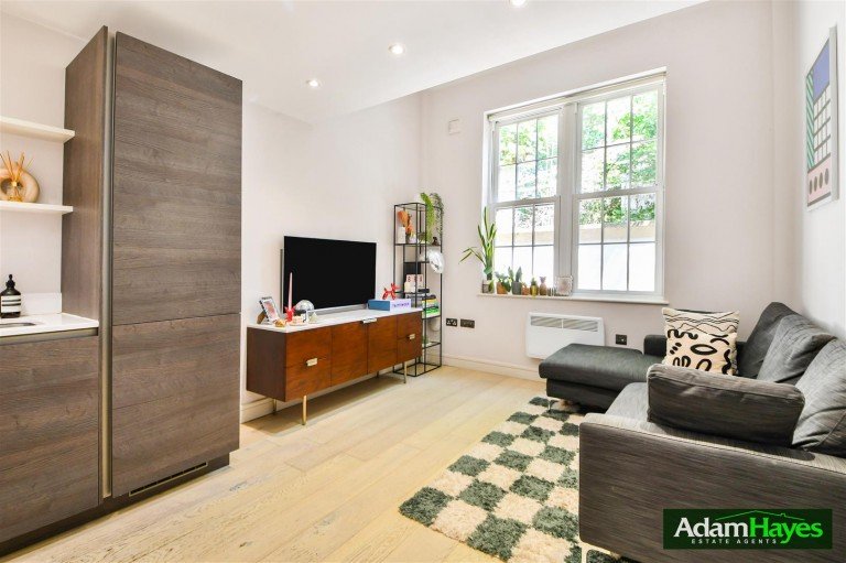 Hutton Grove, North Finchley, N12