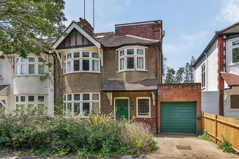 Cyprus Gardens, Finchley Central, N3