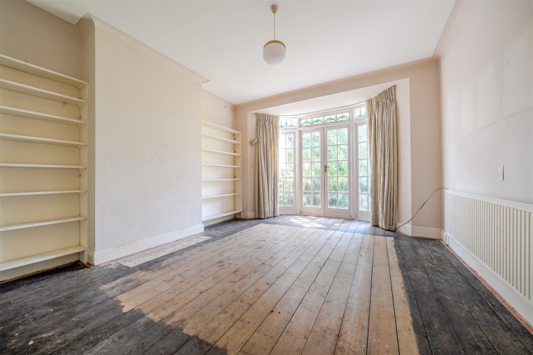Cyprus Gardens, Finchley Central, N3