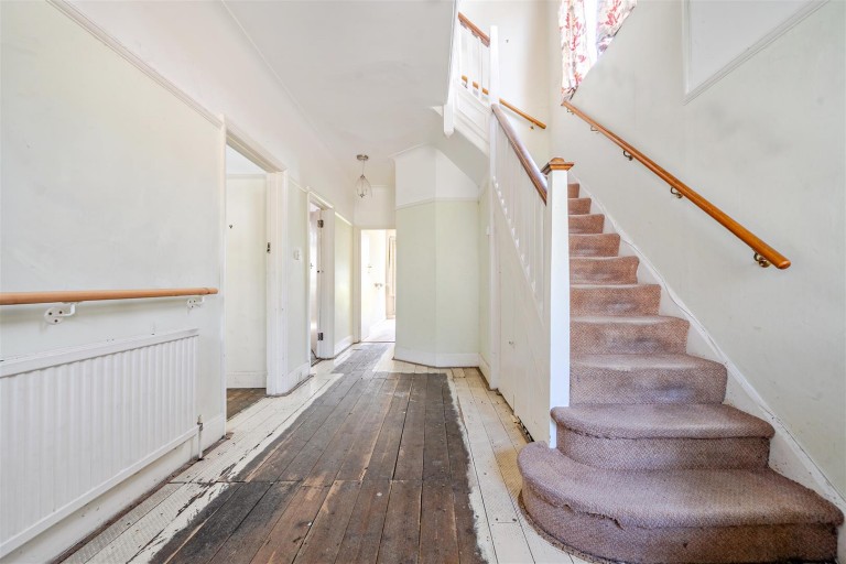 Cyprus Gardens, Finchley Central, N3