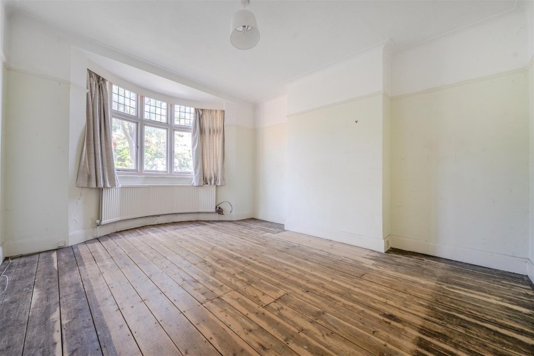 Cyprus Gardens, Finchley Central, N3