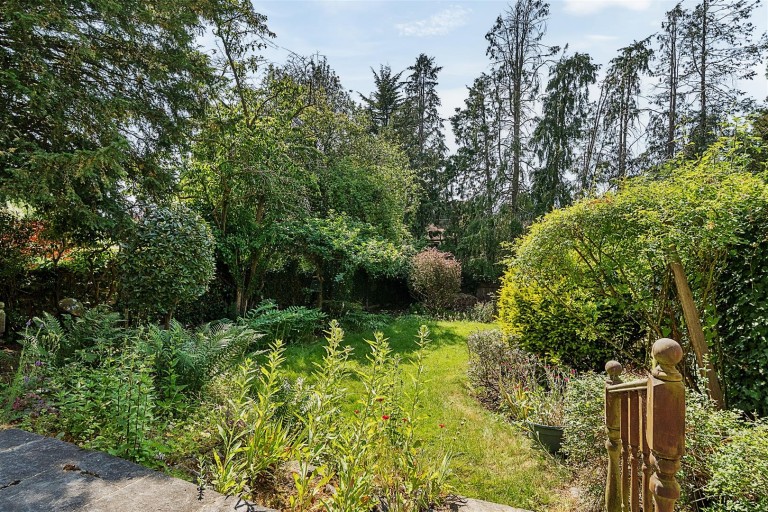 Cyprus Gardens, Finchley Central, N3