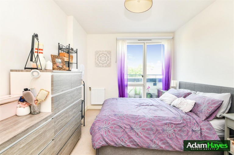 Station Road, New Southgate, N11