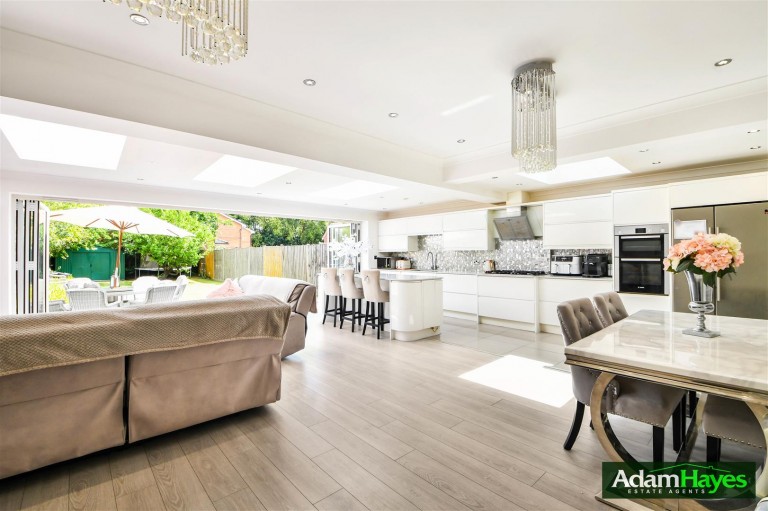Broadfields Avenue, Edgware, HA8