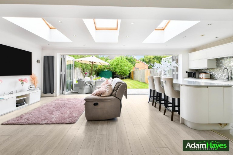 Broadfields Avenue, Edgware HA8