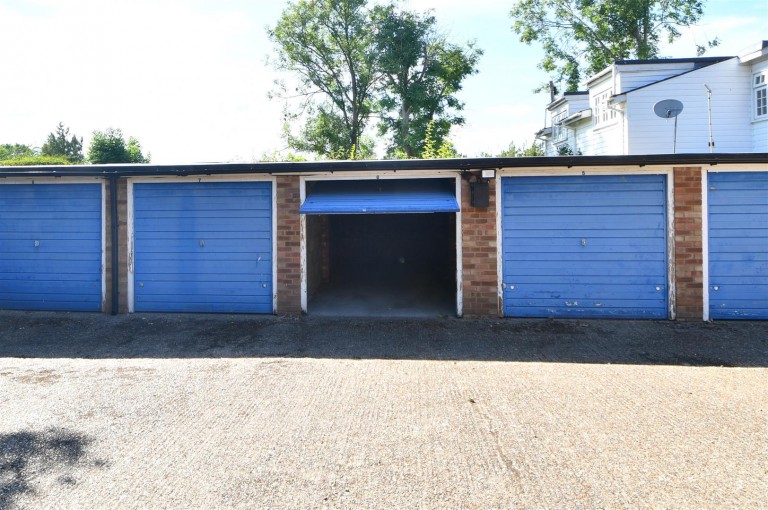 Moss Hall Grove, North Finchley, N12