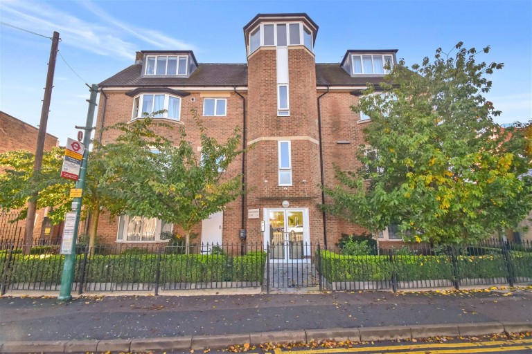 Woodside Park Road, Woodside Park, N12