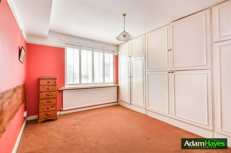 Etchingham Park Road, Finchley, N3