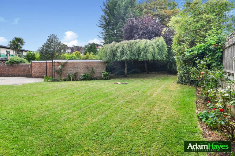 Etchingham Park Road, Finchley, N3