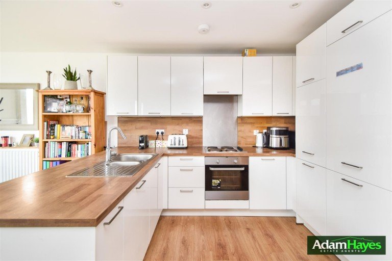 Quayle Crescent, Whetstone, N20