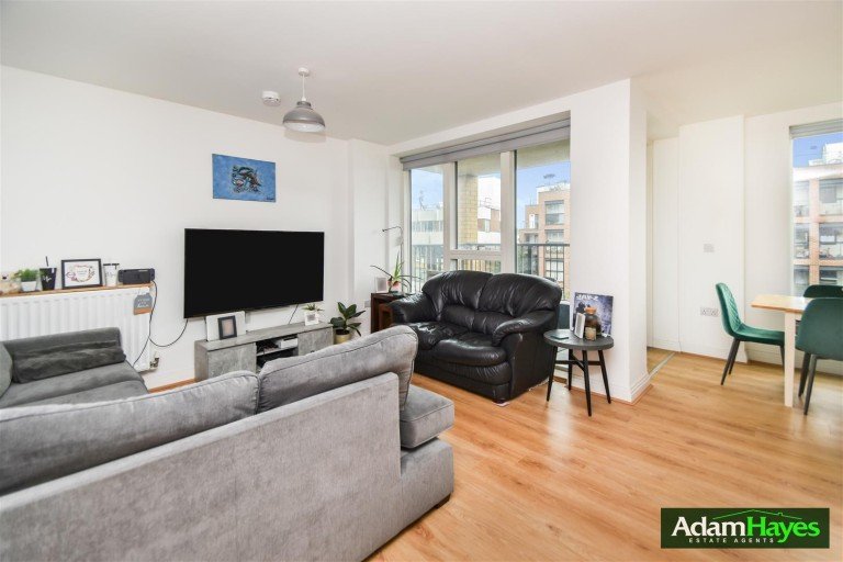 Quayle Crescent, Whetstone, N20