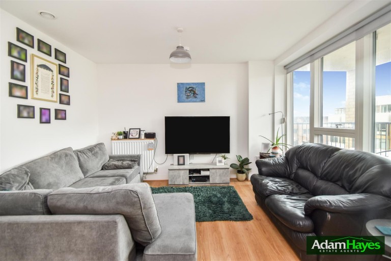 Quayle Crescent, Whetstone, N20