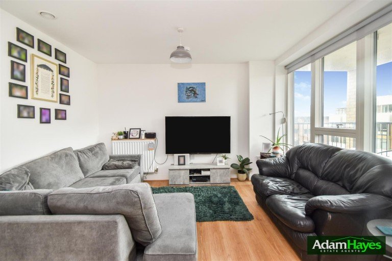 Quayle Crescent, Whetstone, N20