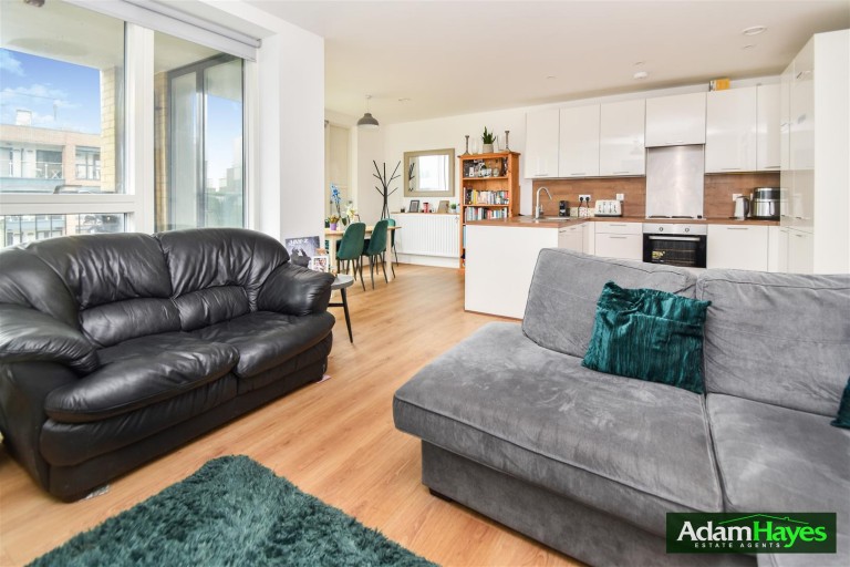 Quayle Crescent, Whetstone, N20