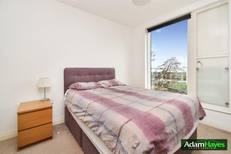 Quayle Crescent, Whetstone, N20